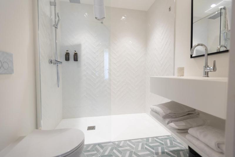 Deluxe Double Room image 2