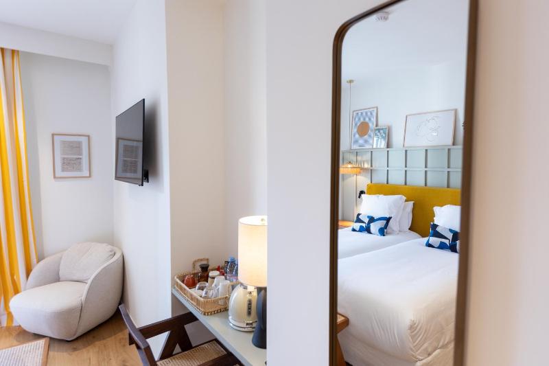 Deluxe Double Room image 3