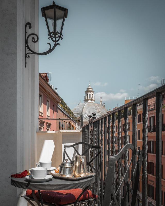 Premium Corner Room with Balcony image 4