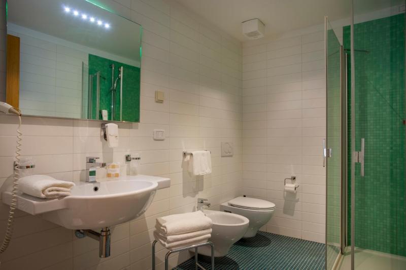 Standard Double or Twin Room image 2