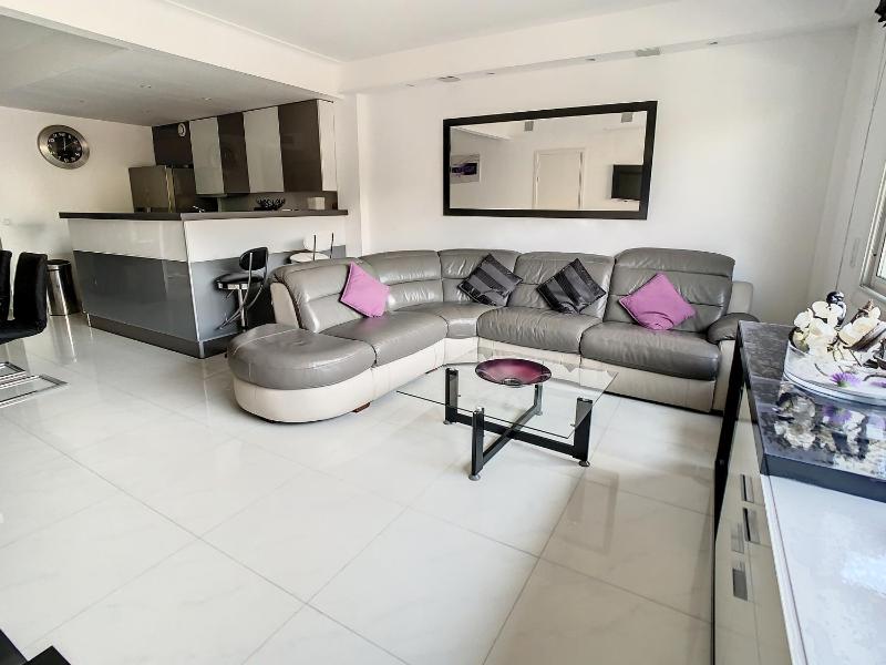 Deluxe One-Bedroom Apartment image 1