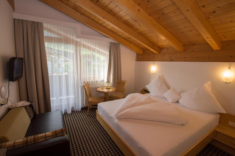 Double Room with Balcony image 1