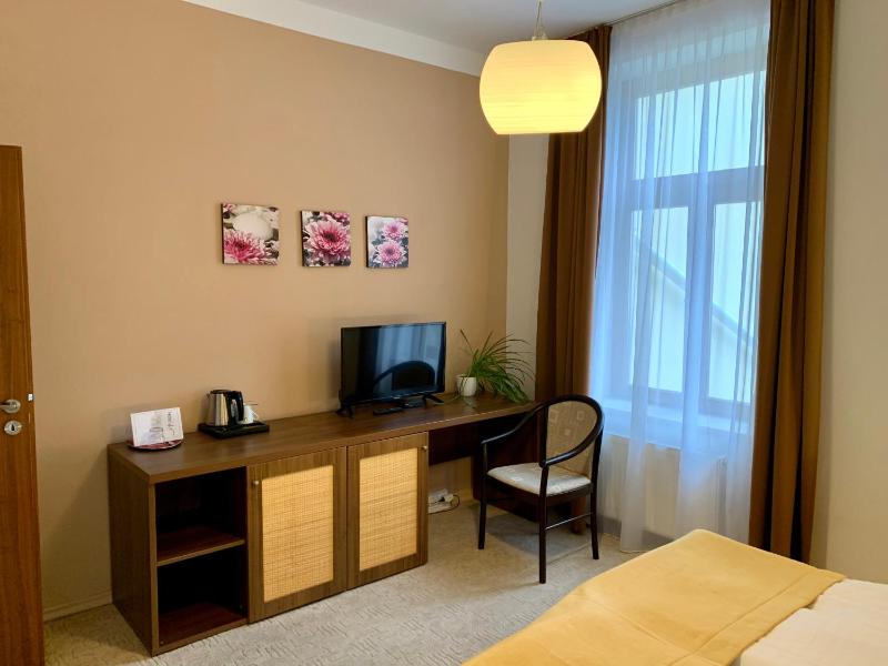 Single Room image 3