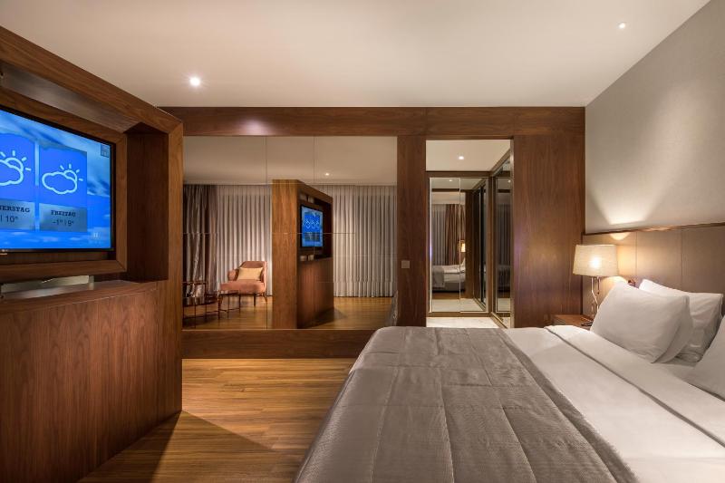 Junior Suite with Golden Horn View image 3