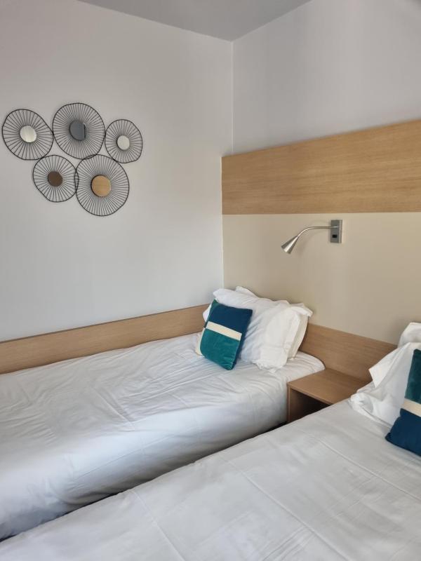 Twin Room image 1
