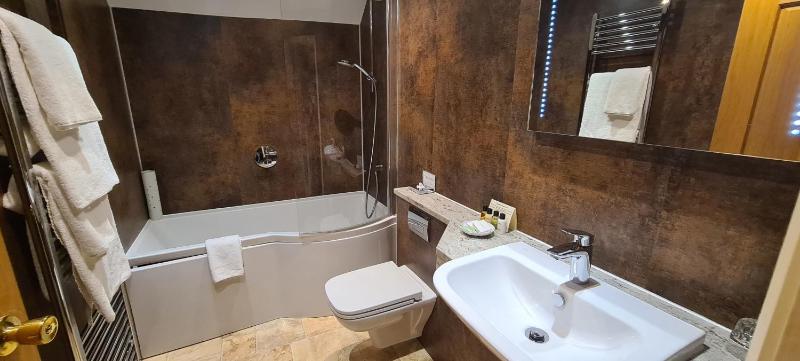 Main House - Double (No Pets) image 3