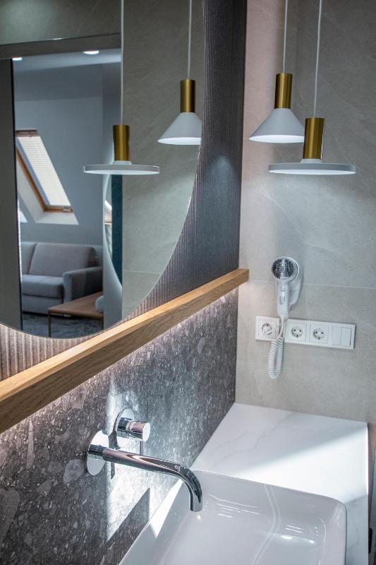 Deluxe Family Room image 2