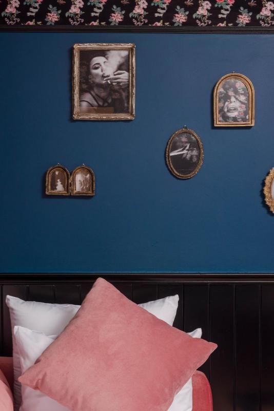 Family Room image 2