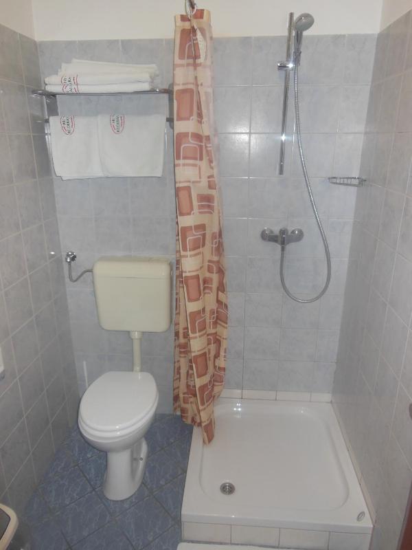 Economy Double or Twin Room image 2