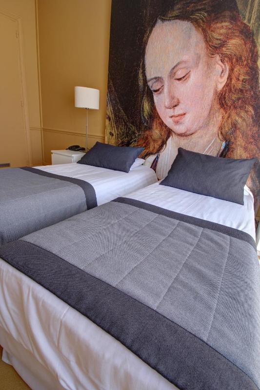 Standard Twin Room image 2