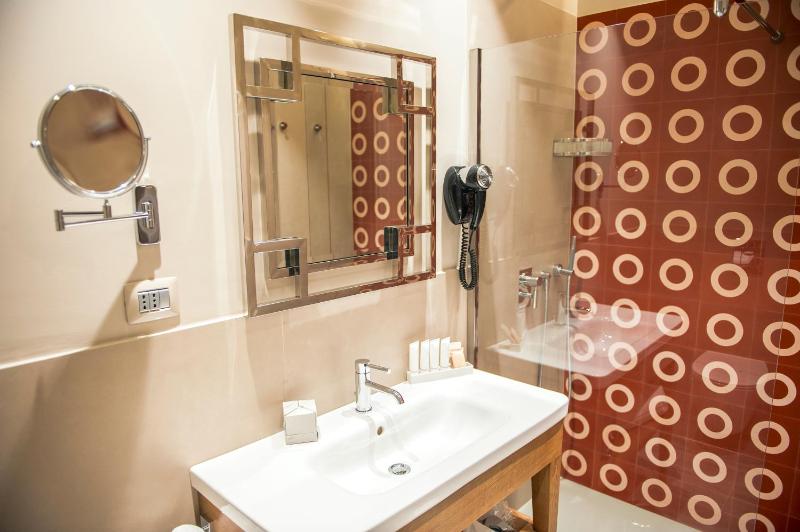 Double or Twin Room image 4