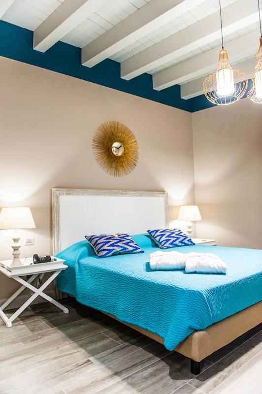 Superior Double Room with Balcony image 4