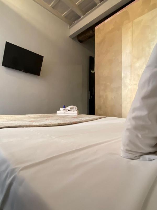 Small Single Room image 2