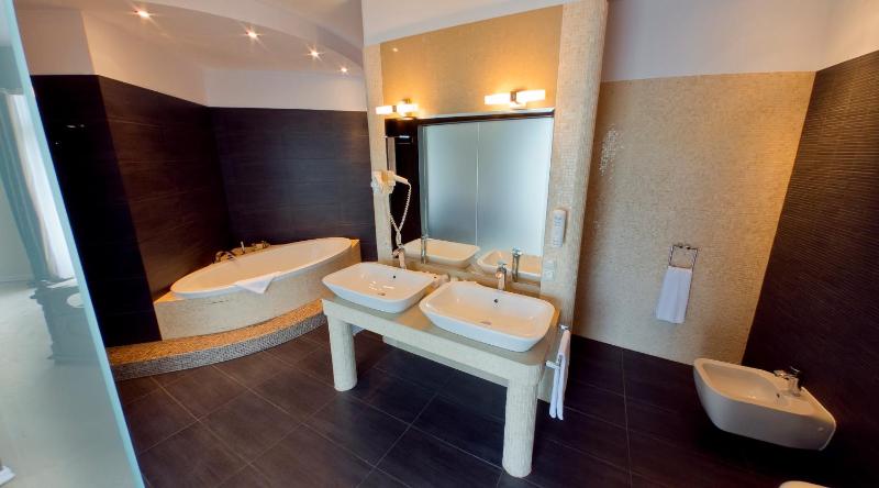 Presidential Suite image 3