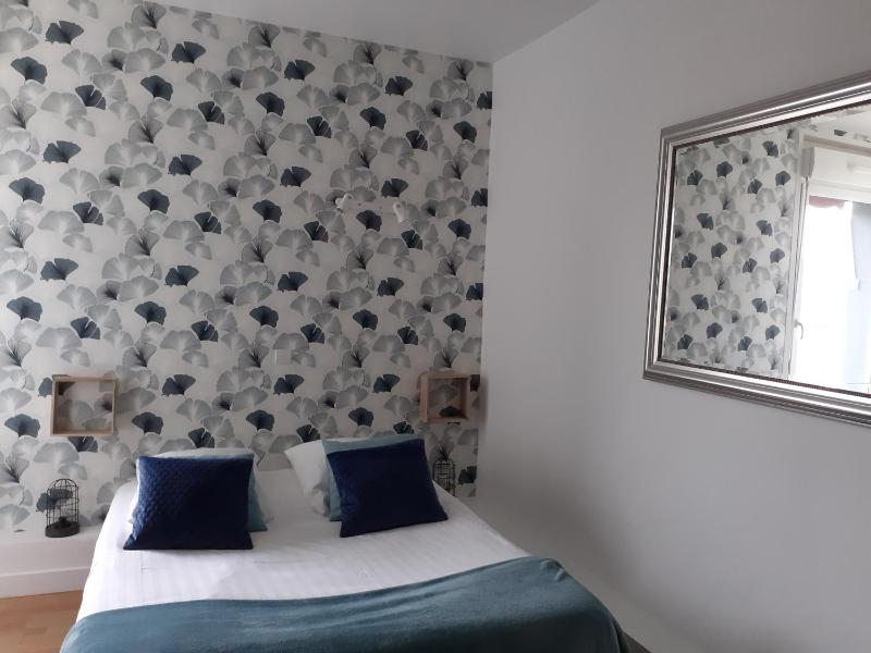 Double Room with Private Bathroom image 1