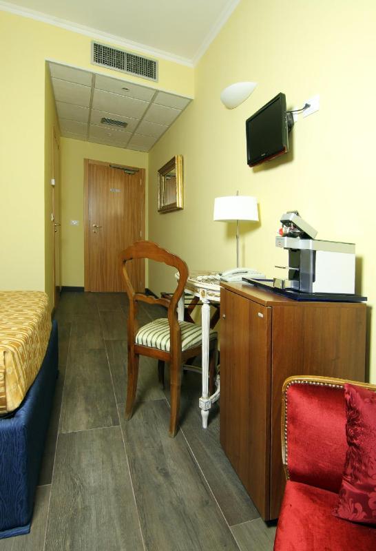 Single Room image 4