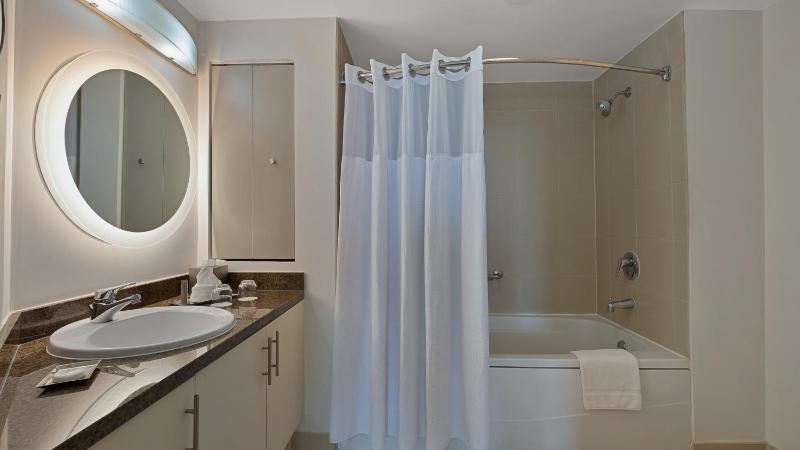 King Room with Balcony and Bay View image 4