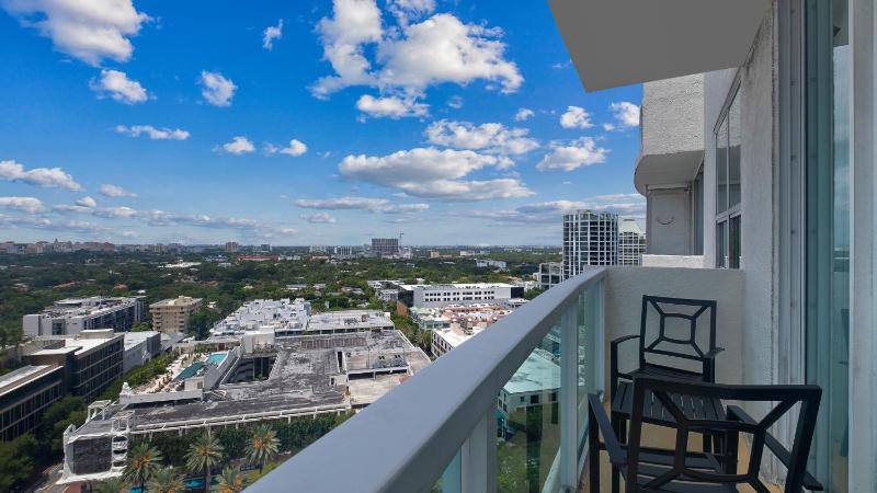 King Suite with Sofa Bed and Balcony - City View image 4