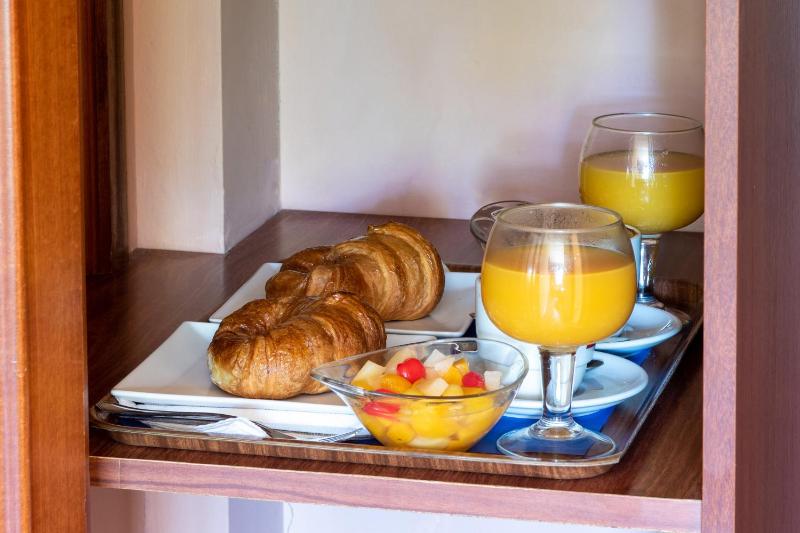 Double Room with Large Spa Bath image 3