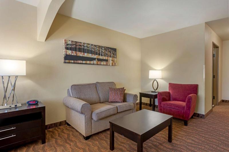 King Room with Work Desk - Non-Smoking image 3