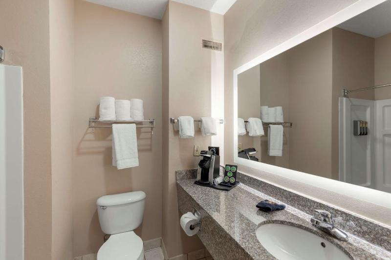 King Suite - Non-Smoking image 2