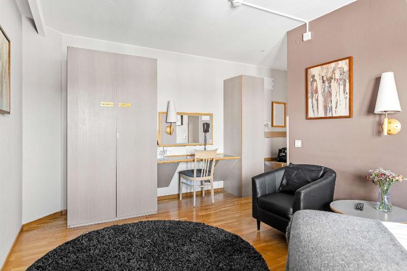 Single Room  image 4