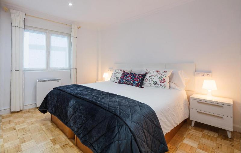 2 Bedroom Beautiful Apartment In Oviedo - image 13