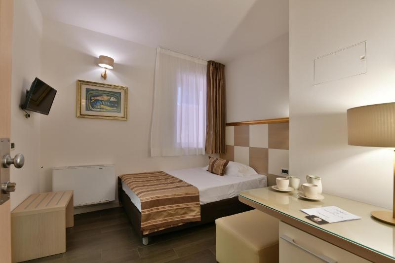 Single Room image 1