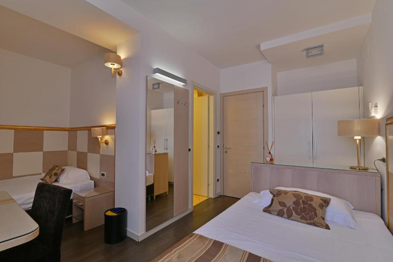 Twin Room image 1