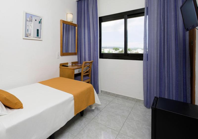 Single Room image 3