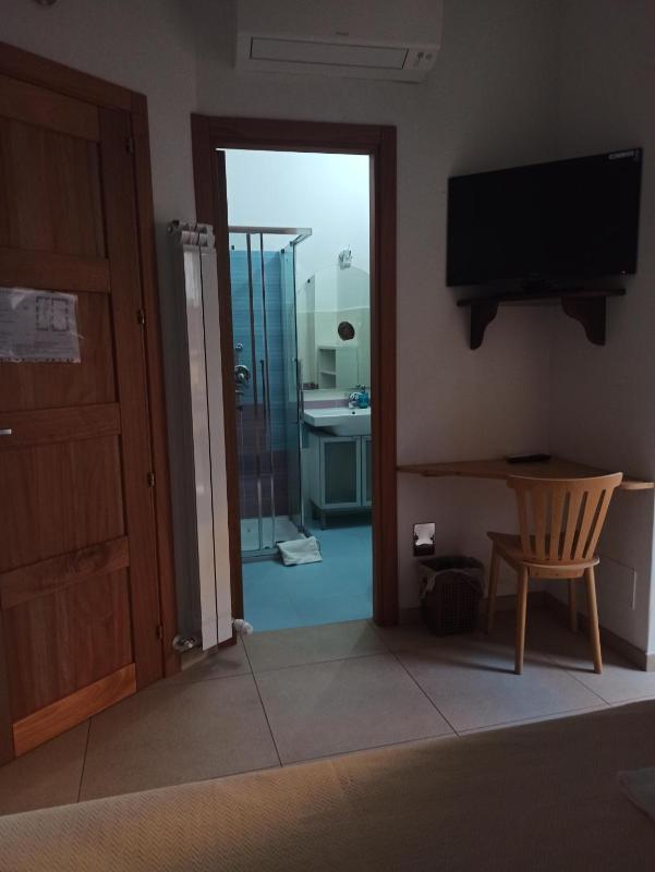 Single Room with Balcony image 4