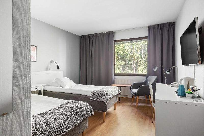 Twin Room image 4