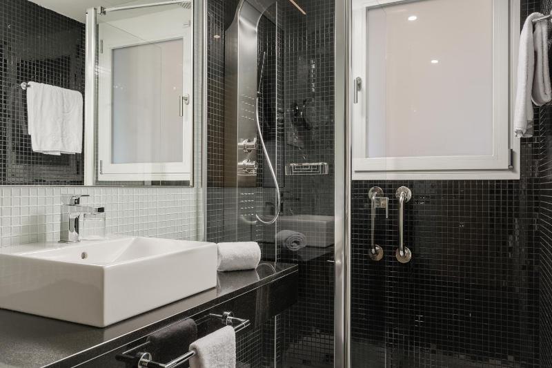 Single Room image 4