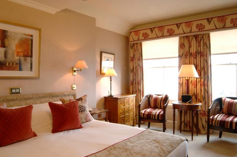 Double Room image 3