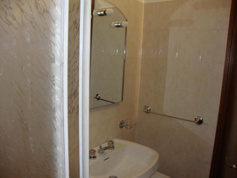 Double Room with Bathroom image 3