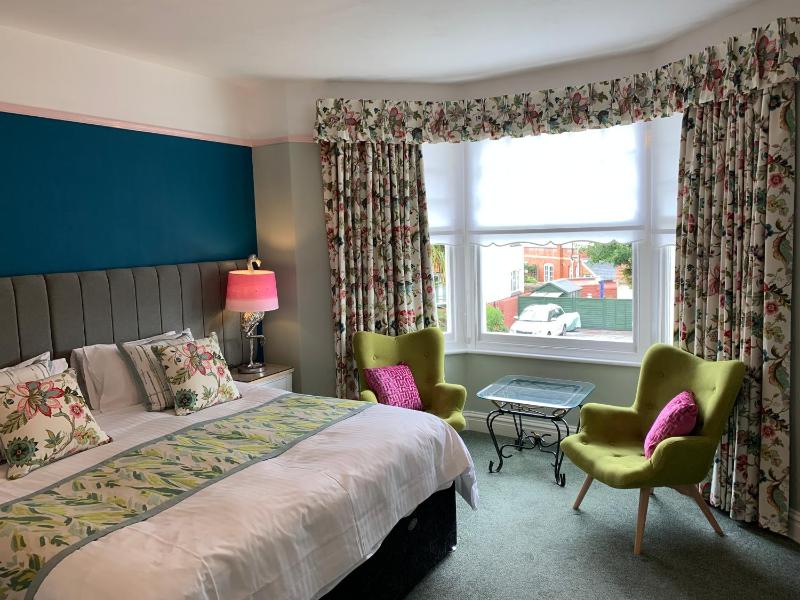 Deluxe Double or Twin Room image 1