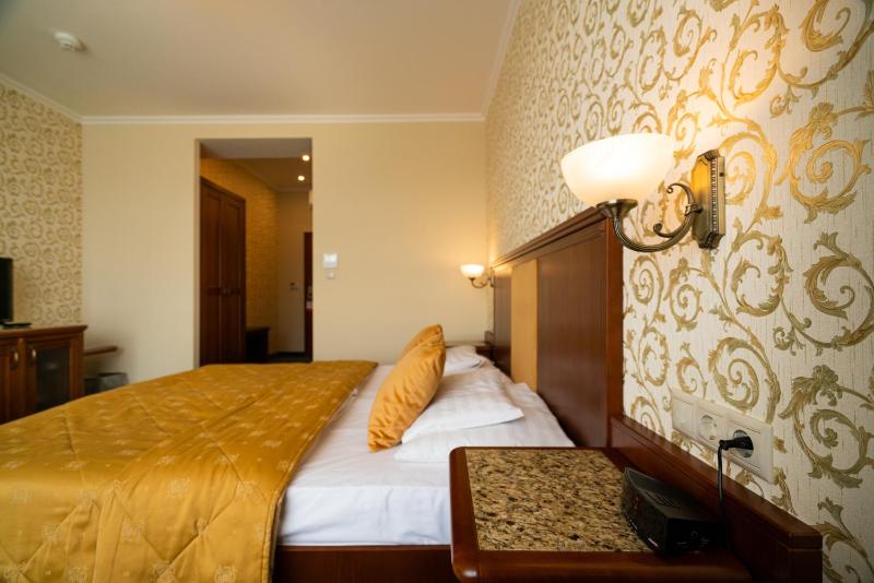 Junior Suite with Garden View image 3