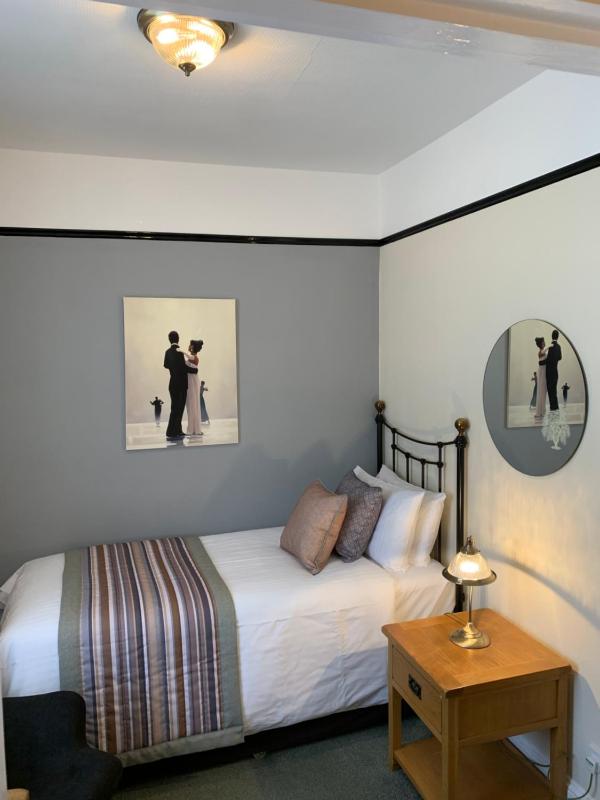 Single Room image 4