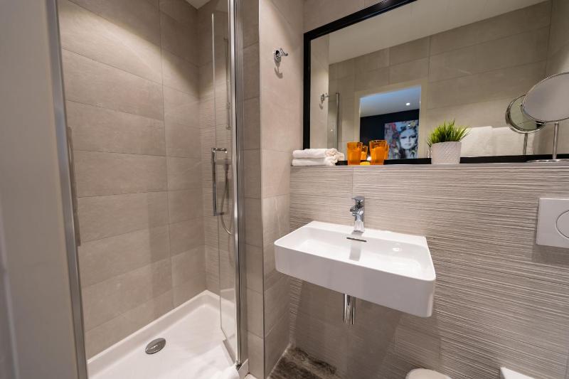 Standard Double or Twin Room image 4