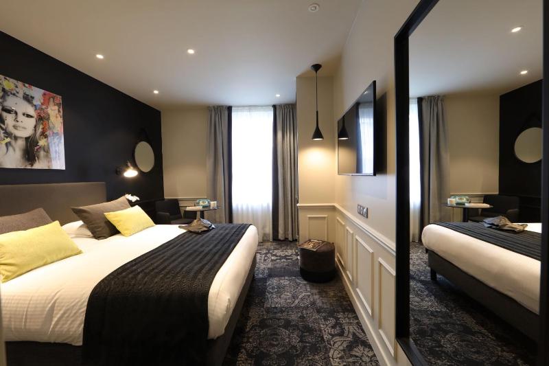 Standard Double or Twin Room image 1