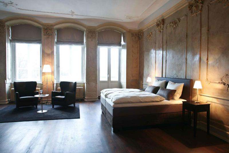 One-Bedroom Suite image 1