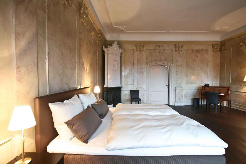 One-Bedroom Suite image 3