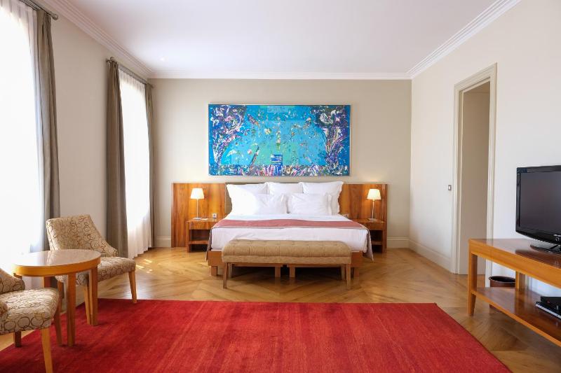 Superior Suite image 2