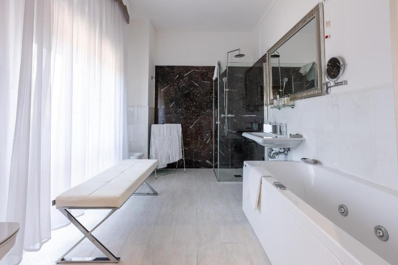 Junior Suite image 2
