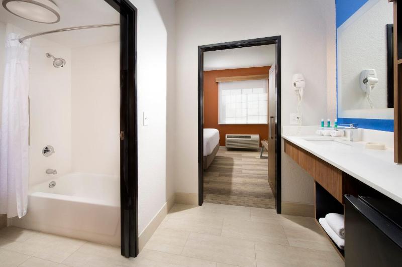 Holiday Inn Express & Suites San Antonio - Downtown Market Area By IHG - image 11