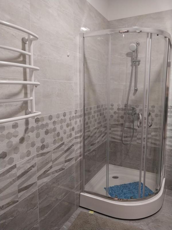 Twin Room with Bathroom image 1