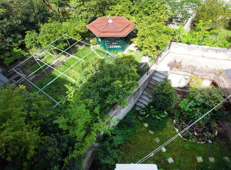 Deluxe Double Room with Balcony image 2