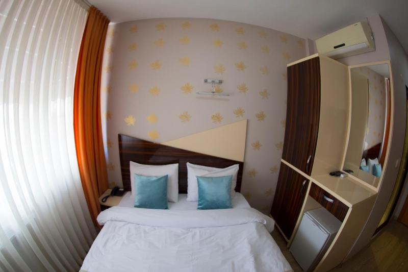 Standard Double Room image 4