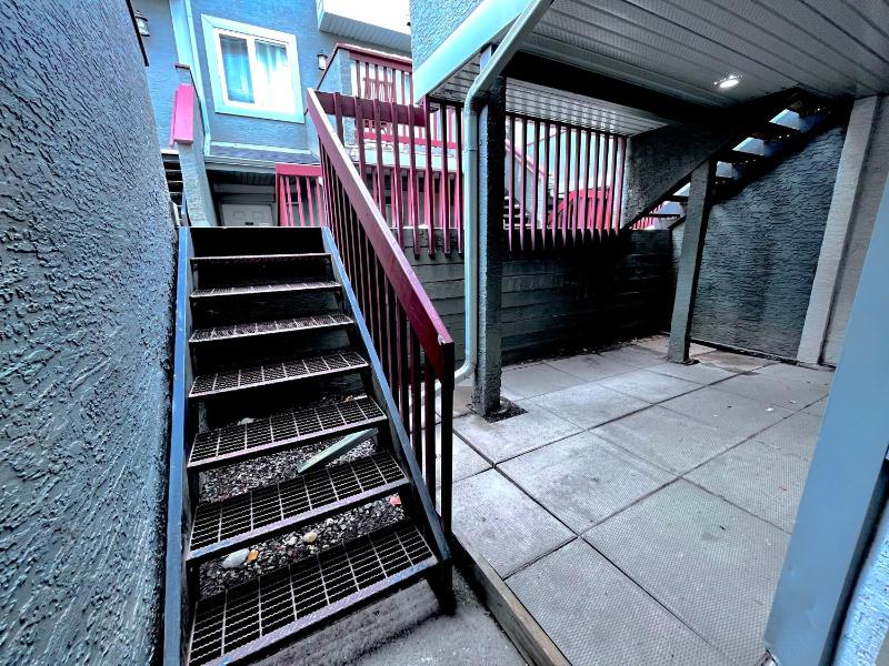 Canadian Rockies Chalets by Trilink - 2 & 3 Bedroom Condos - Self Check-In - Walking Distance to Downtown - Free Parking - Pet-Friendly - No AC - image 6