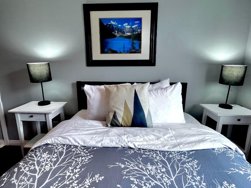 Canadian Rockies Chalets by Trilink - 2 & 3 Bedroom Condos - Self Check-In - Walking Distance to Downtown - Free Parking - Pet-Friendly - No AC - image 17